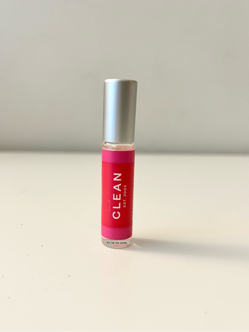 🌸CLEAN Strawberry Fields Rollerball EDP Deluxe Mini 5 mL